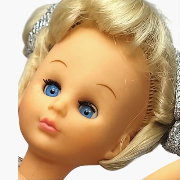 14" Vintage Playmates Skating Doll With Delicate Hands - Picture 10 of 10